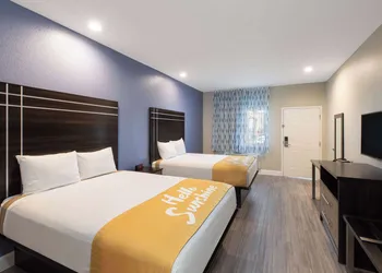 Days Inn & Suites by Wyndham La Porte hotel thumbnail 8