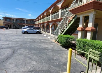 Delmonico Inn & Suites hotel thumbnail 2
