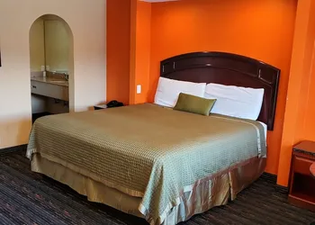 Delmonico Inn & Suites hotel thumbnail 3