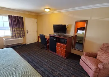 Delmonico Inn & Suites hotel thumbnail 5