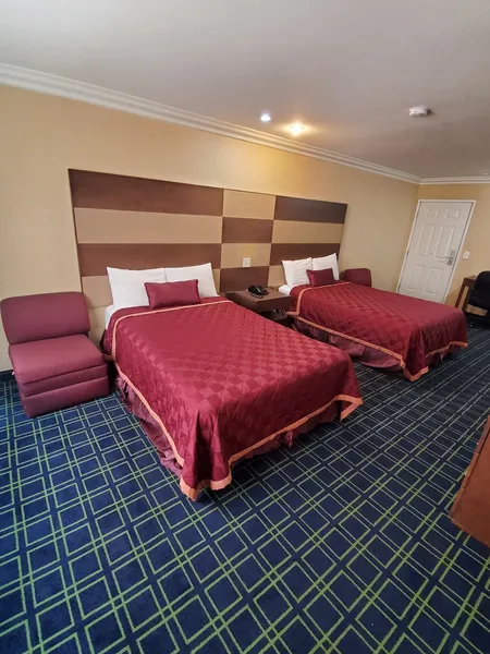 Delmonico Inn & Suites hotel detail image 6