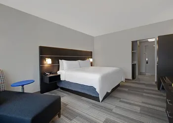 Holiday Inn Express Milwaukee Downtown by IHG hotel thumbnail 4