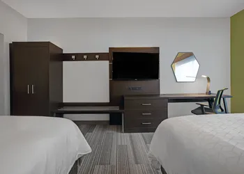 Holiday Inn Express Milwaukee Downtown by IHG hotel thumbnail 5