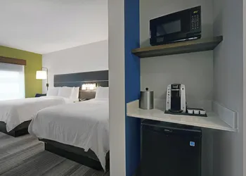 Holiday Inn Express Milwaukee Downtown by IHG hotel thumbnail 7