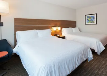 Holiday Inn Express & Suites Fayetteville by IHG hotel thumbnail 4