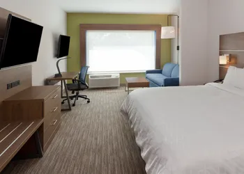 Holiday Inn Express & Suites Fayetteville by IHG hotel thumbnail 5
