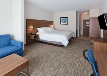 Holiday Inn Express & Suites Fayetteville by IHG hotel thumbnail 6