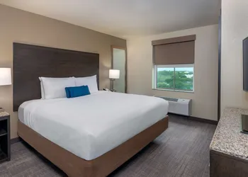 Coral Pointe Sarasota, an Ascend Collection Hotel hotel thumbnail 7