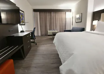 Holiday Inn Express & Suites Jersey City - Holland Tunnel by IHG hotel thumbnail 2