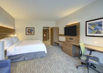 Holiday Inn Express & Suites Charlotte Southwest by IHG hotel thumbnail 5