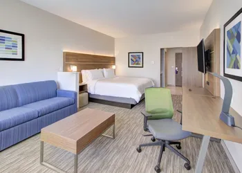 Holiday Inn Express & Suites Charlotte Southwest by IHG hotel thumbnail 6