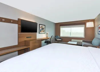Holiday Inn Express & Suites Cedar Springs – Grand Rapids N by IHG hotel thumbnail 6