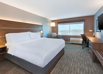 Holiday Inn Express & Suites Cedar Springs – Grand Rapids N by IHG hotel thumbnail 7