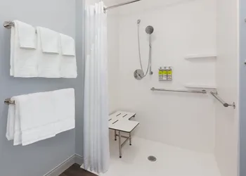 Holiday Inn Express & Suites Cedar Springs – Grand Rapids N by IHG hotel thumbnail 8