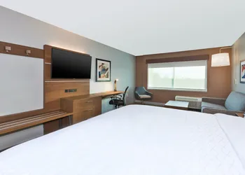 Holiday Inn Express & Suites Cedar Springs – Grand Rapids N by IHG hotel thumbnail 6