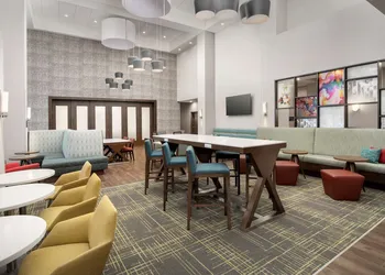 Hampton Inn & Suites Lexington Columbia hotel thumbnail 2