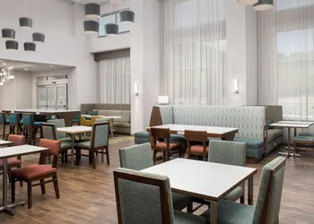 Hampton Inn & Suites Lexington Columbia hotel thumbnail 3