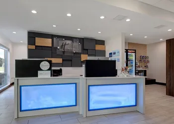 Holiday Inn Express & Suites Grand Rapids South - Wyoming by IHG hotel thumbnail 2