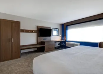 Holiday Inn Express & Suites Grand Rapids South - Wyoming by IHG hotel thumbnail 6
