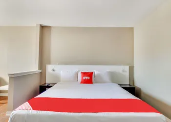 OYO Hotel Elk City OK Route 66 hotel thumbnail 5