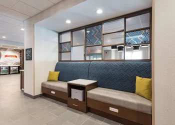 Hampton Inn Niles hotel thumbnail 3