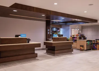 Hilton Garden Inn Kansas City Airport hotel thumbnail 3