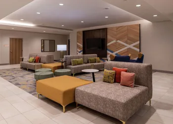 Hilton Garden Inn Kansas City Airport hotel thumbnail 4