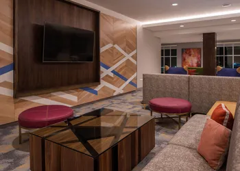Hilton Garden Inn Kansas City Airport hotel thumbnail 6