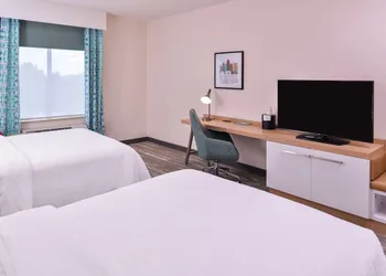 Hilton Garden Inn Kansas City Airport hotel thumbnail 8