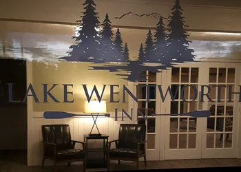 Lake Wentworth Inn hotel thumbnail 2