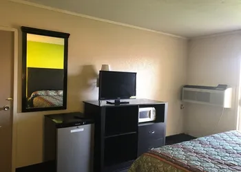Woodville Inn hotel thumbnail 2