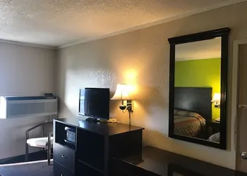 Woodville Inn hotel thumbnail 3