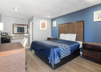 Golden Inn Dallas by Hotel O hotel thumbnail 3