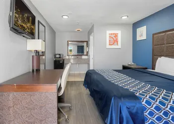 Golden Inn Dallas by Hotel O hotel thumbnail 4
