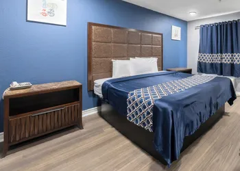Golden Inn Dallas by Hotel O hotel thumbnail 5