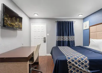 Golden Inn Dallas by Hotel O hotel thumbnail 7