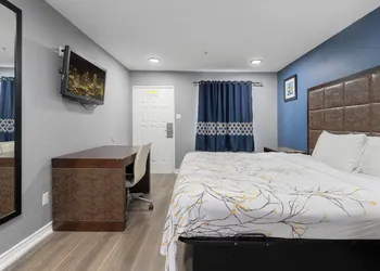 Golden Inn Dallas by Hotel O hotel thumbnail 8