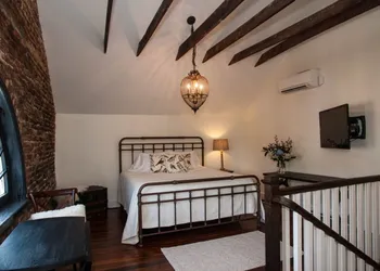Dinsmore Boutique Inn hotel thumbnail 3