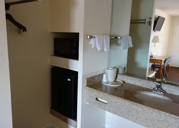 VIP Inn and Suites hotel thumbnail 6