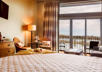 The Lodge at Columbia Point hotel thumbnail 3