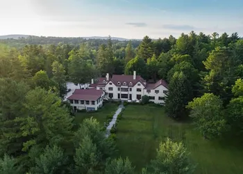 Seven Hills Inn hotel thumbnail 3