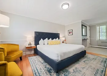 Seven Hills Inn hotel thumbnail 8