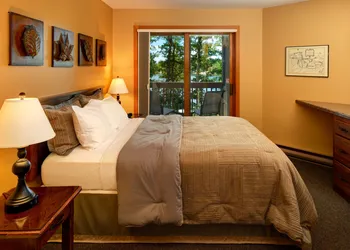 The Pointe Hotel and Suites hotel thumbnail 3