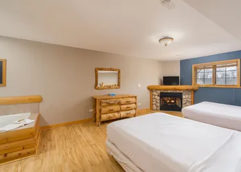 Grand Bear Resort at Starved Rock hotel thumbnail 7