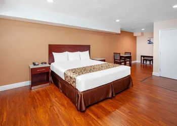 Travelodge by Wyndham Harbor City hotel thumbnail 4