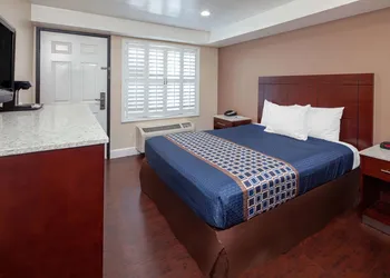 Travelodge by Wyndham Harbor City hotel thumbnail 6