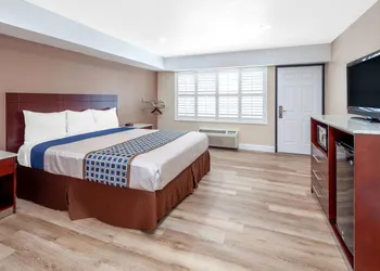 Travelodge by Wyndham Harbor City hotel thumbnail 7