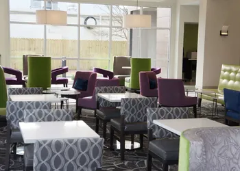 La Quinta Inn & Suites by Wyndham Mobile hotel thumbnail 2