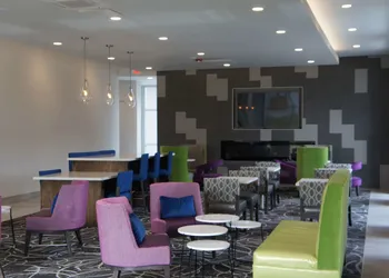 La Quinta Inn & Suites by Wyndham Mobile hotel thumbnail 8