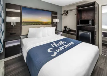 Days Inn by Wyndham Galt/Elk Grove South hotel thumbnail 6